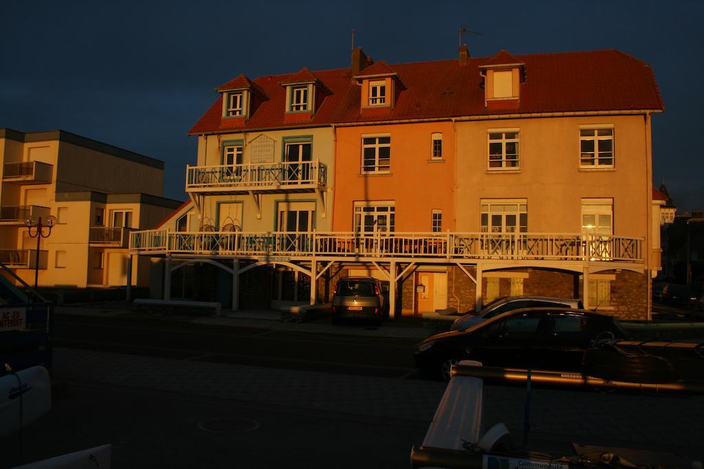 Villa Trémail - La plage au pied de votre chambre Wimereux Esterno foto