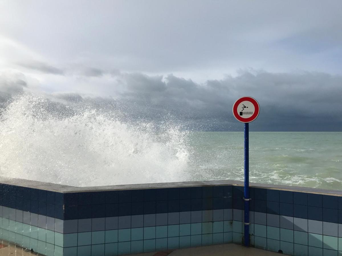 Villa Trémail - La plage au pied de votre chambre Wimereux Esterno foto